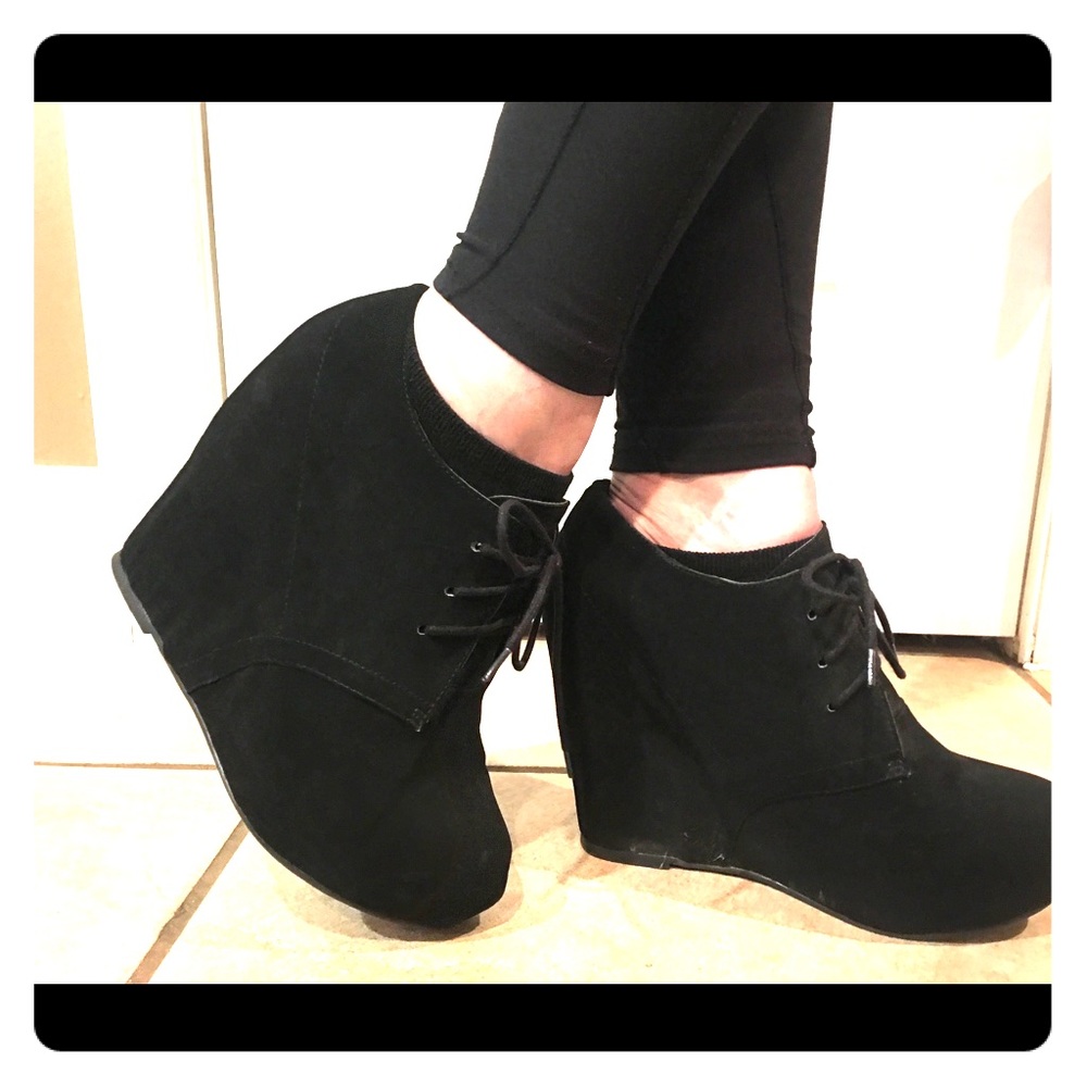 Black wedge shoes